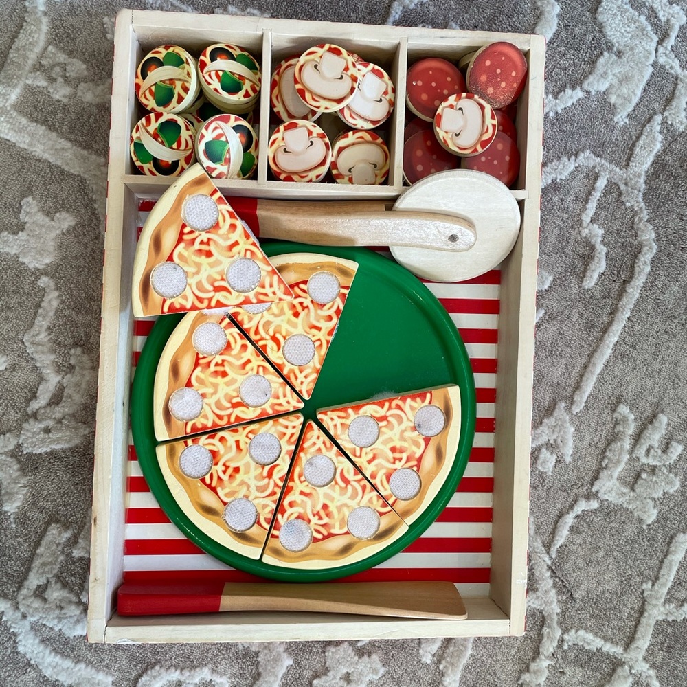 Melissa and Doug wood toy pizza maker Play set